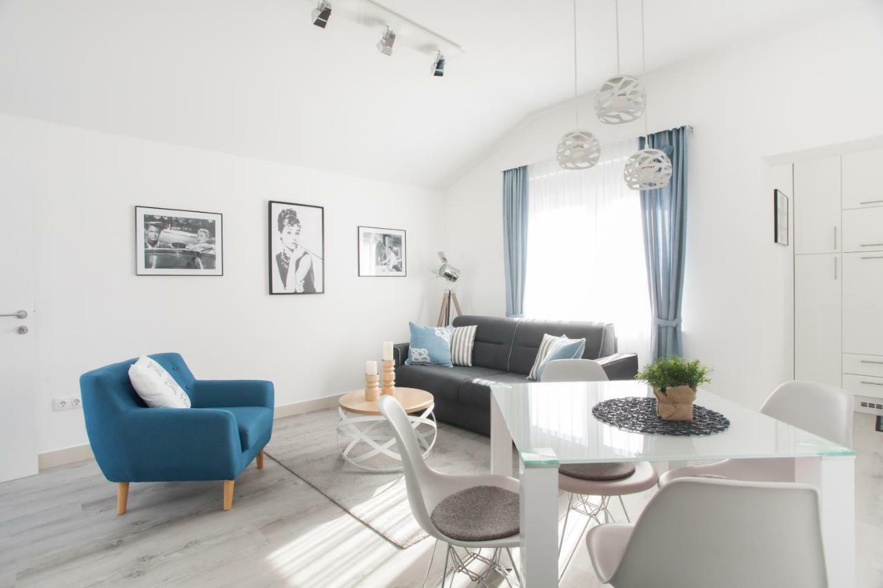 Apartment Movie Primosten Bagian luar foto