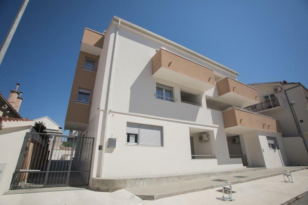 Apartment Movie Primosten Bagian luar foto