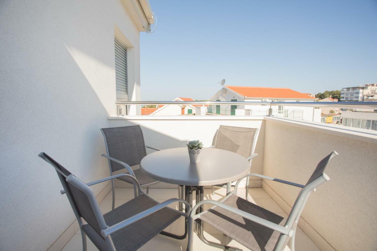 Apartment Movie Primosten Bagian luar foto
