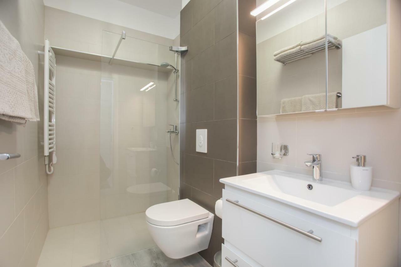 Apartment Movie Primosten Bagian luar foto
